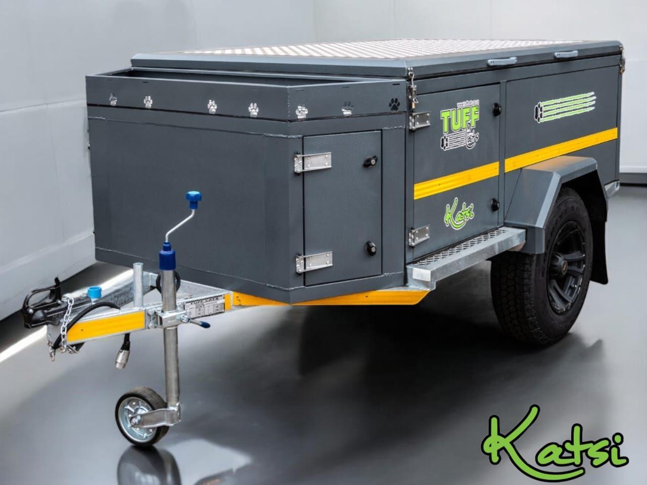 Katsi trailer closed, front three-quarter view